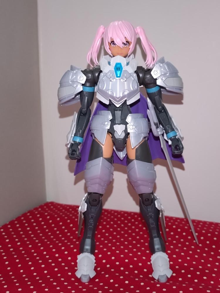 褐色肌とツインテールが特徴